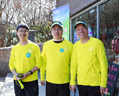 郭老師、侯老師、達(dá)江老師合影