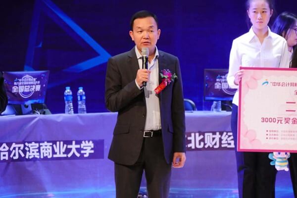 正保遠(yuǎn)程教育副總裁、正保會計網(wǎng)校首席運(yùn)營官盧寧貴